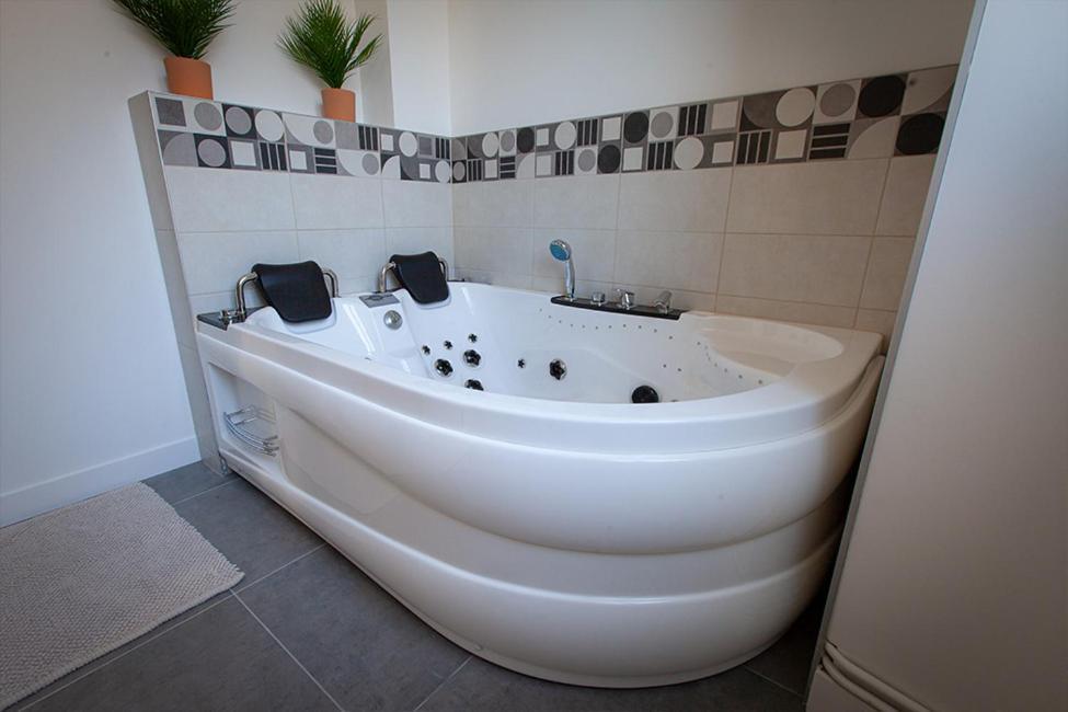 Confidences Escale A Brissac Bed & Breakfast Eksteriør bilde